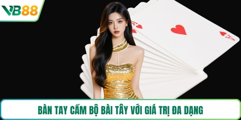 Bàn tay cầm bộ bài tây với giá trị đa dạng